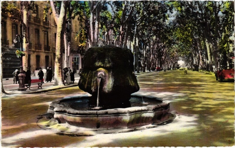Carte postale ancienne Aix-en-Provence Fontaine Thermale sur le Cours Mirabeau à Aix-en-Provence