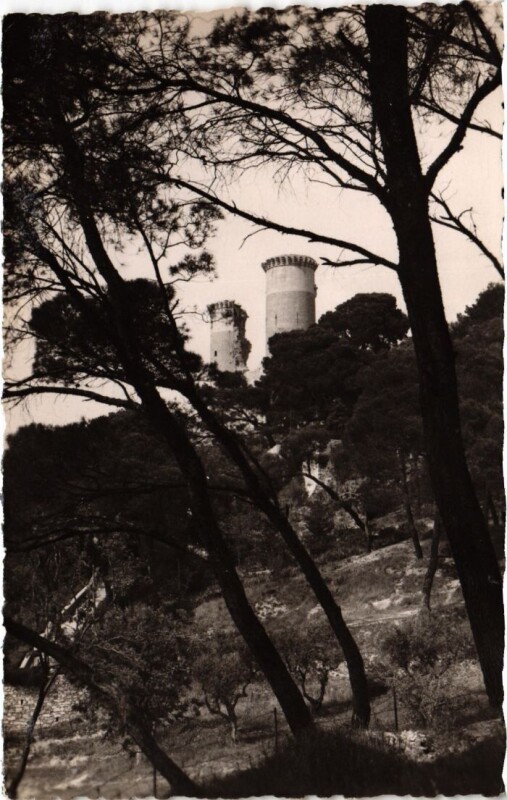 Carte postale ancienne Chateaurenard Les Tours