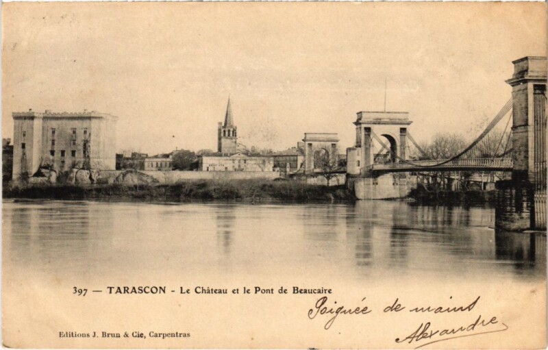 Carte postale ancienne Tarascon Le Chateau et le Pont de Beaucaire à Tarascon