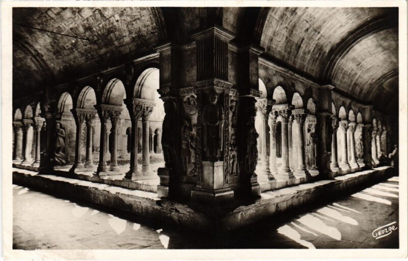 Carte postale ancienne Arles Cloitre Saint-Trophime - Allees à Arles