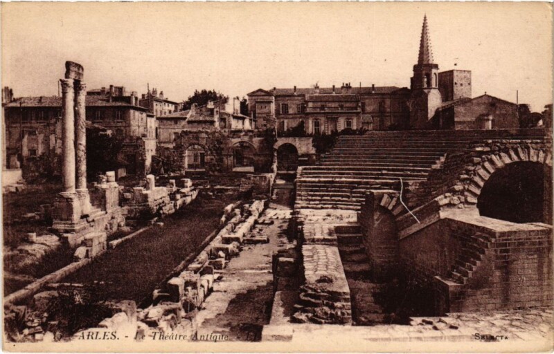 Carte postale ancienne Arles Le Theatre Antique à Arles