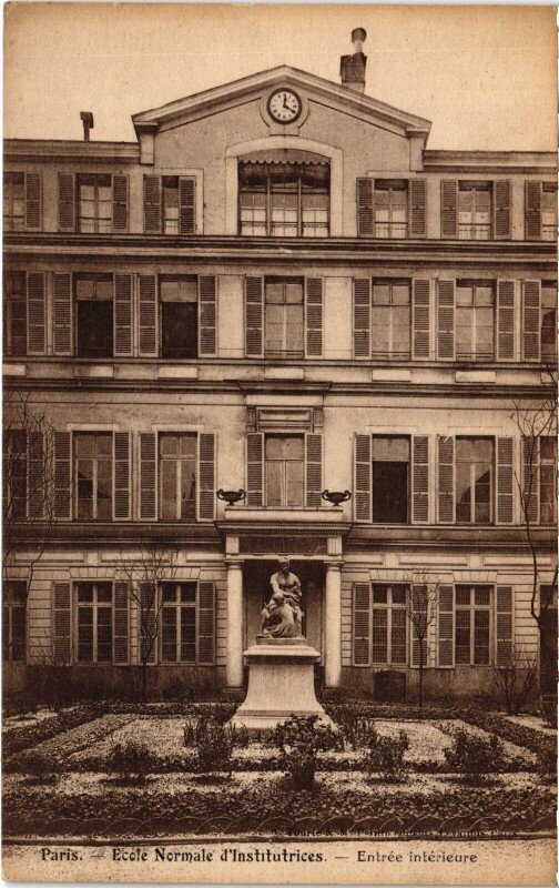 Carte postale ancienne Ecole Normale d'Institutrices - Entrée intérieure à Paris 17e