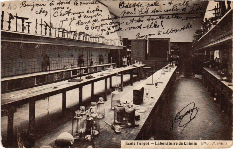 Carte postale ancienne Paris - Ecole Turgot - Laboratoire de Chimie à Paris 3e