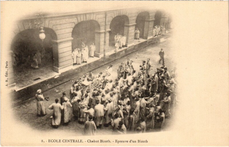 Carte postale ancienne Paris 3e Ecole Centrale Chahut Bizuth Epreuve d'un Bizuth à Paris 3e