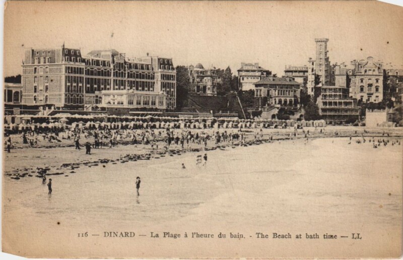 Carte postale ancienne Dinard La Plage a l'heure du bain à Dinard