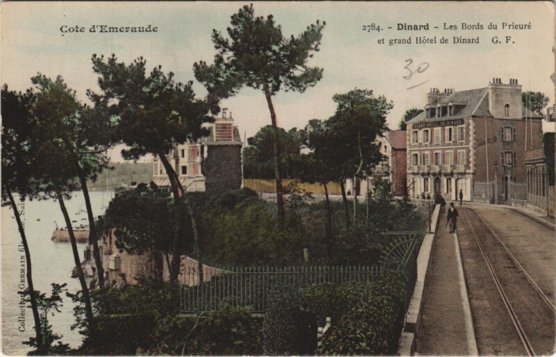 Carte postale ancienne Dinard Les Bords du Prieure et Grand Hotel à Dinard