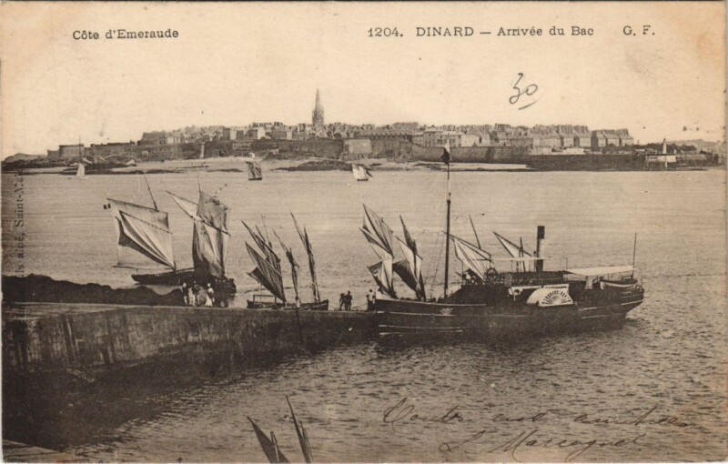 Carte postale ancienne Dinard Arrivee du Bac à Dinard