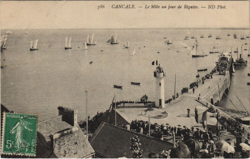 Carte postale ancienne Cancale Le Mole un jour de Regates à Cancale