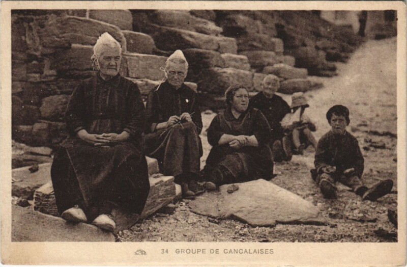Carte postale ancienne Cancale Groupe de Cancalaises à Cancale