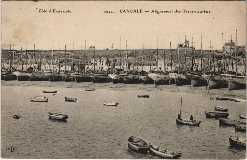 Carte postale ancienne Cancale Alignement des Terre neuviers à Cancale