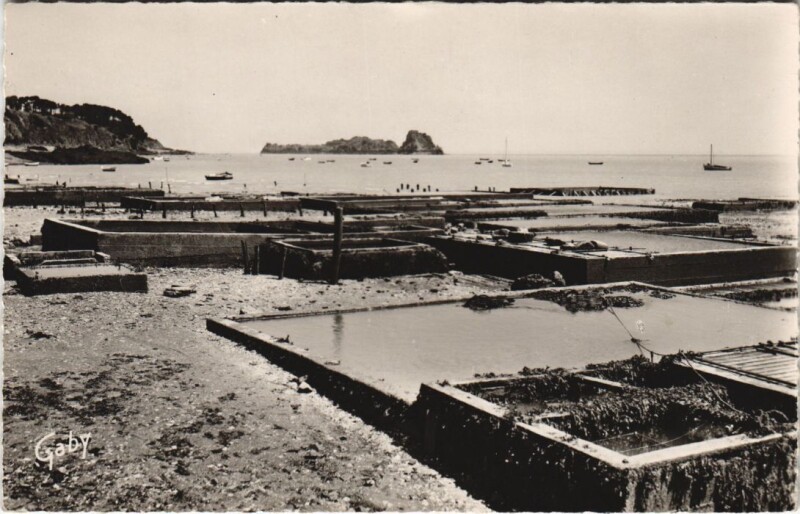 Carte postale ancienne Cancale les parcs et le Rocher de Cancale à Cancale