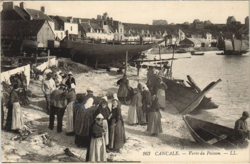 Carte postale ancienne Cancale Vente du Poisson à Cancale