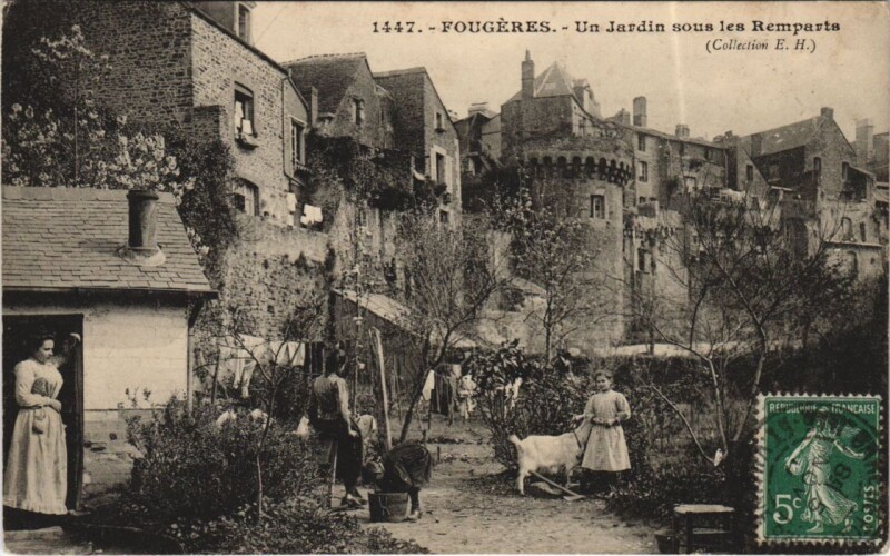 Carte postale ancienne Fougeres - Un Jardin sous les Remparts à Fougères