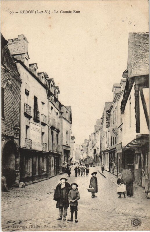 Carte postale ancienne Redon Grande Rue à Redon