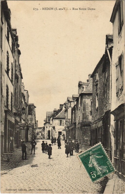 Carte postale ancienne Redon Rue Notre Dame à Redon