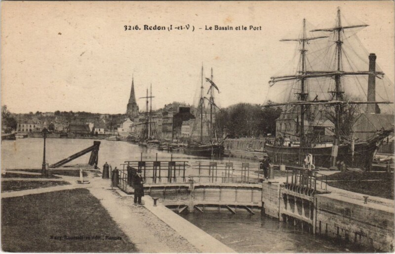 Carte postale ancienne Redon Le Bassin et le Port à Redon