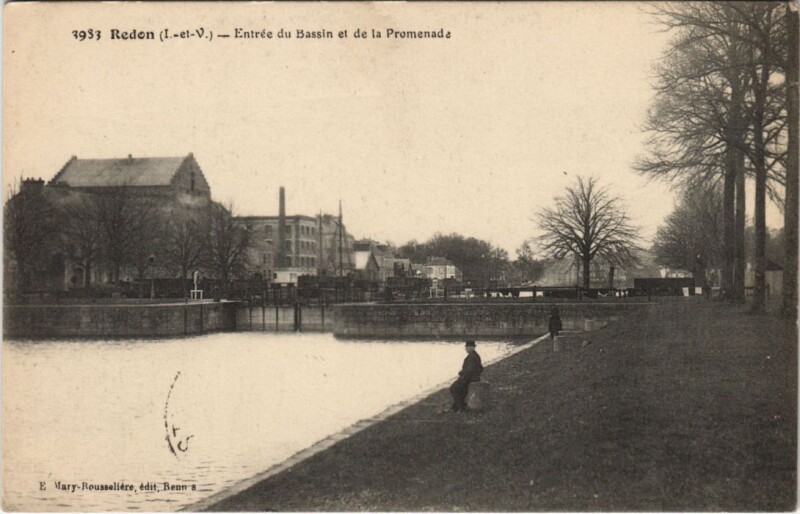 Carte postale ancienne Redon Entree du Bassin et de la Promenade à Redon