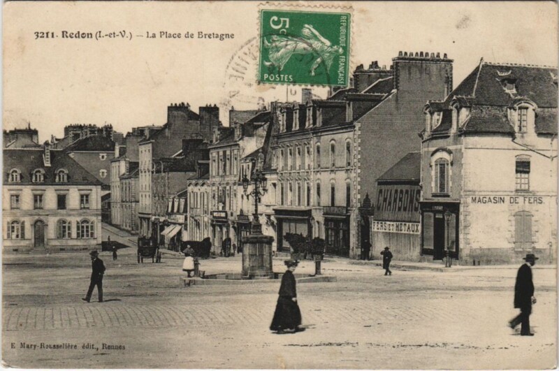 Carte postale ancienne Redon Place de Bretagne à Redon