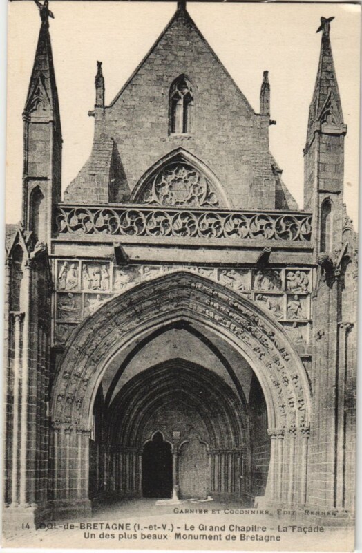 Carte postale ancienne Dol de Bretagne Le Grand Chapitre à Dol-de-Bretagne