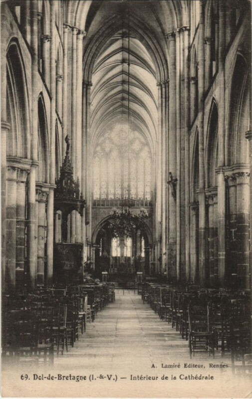 Carte postale ancienne Dol de Bretagne Interieur de la Cathedrale à Dol-de-Bretagne