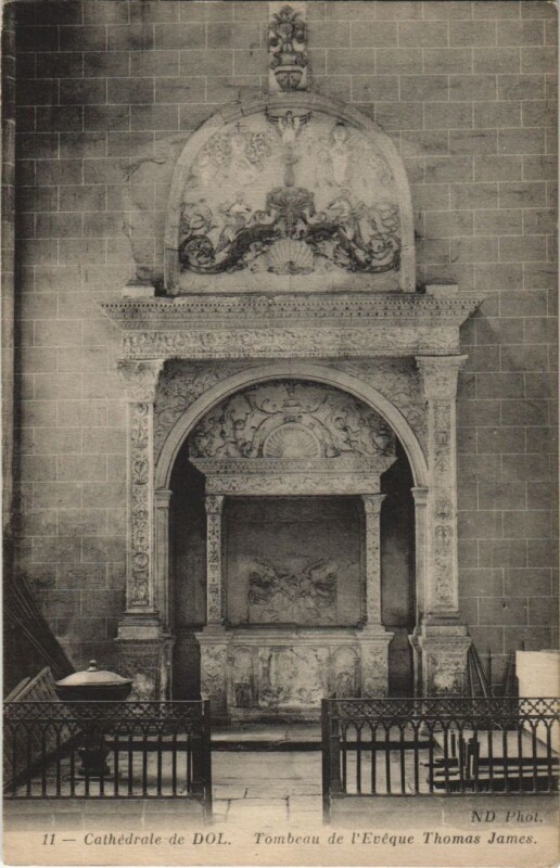 Carte postale ancienne Dol de Bretagne Tombeau de l'Eveque Thomas James à Dol-de-Bretagne