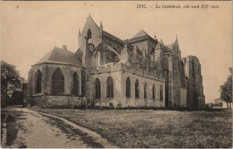 Carte postale ancienne Dol de Bretagne La Cathedrale à Dol-de-Bretagne