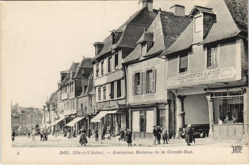 Carte postale ancienne Dol de Bretagne Anciennes Maisons de la Grande Rue à Dol-de-Bretagne