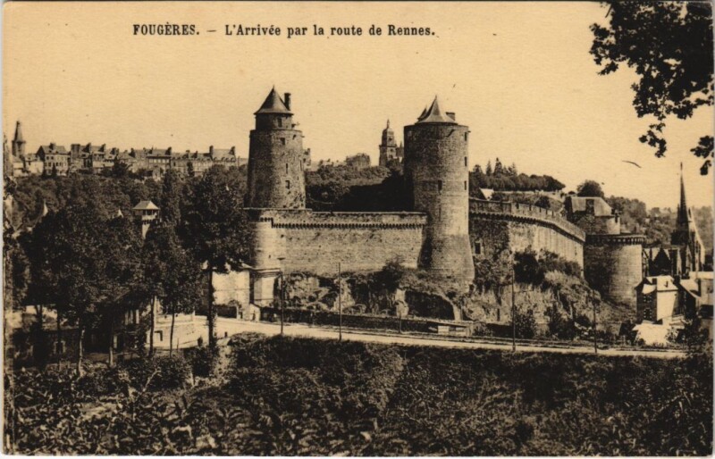 Carte postale ancienne Fougeres arrivee par la route de Rennes à Rennes