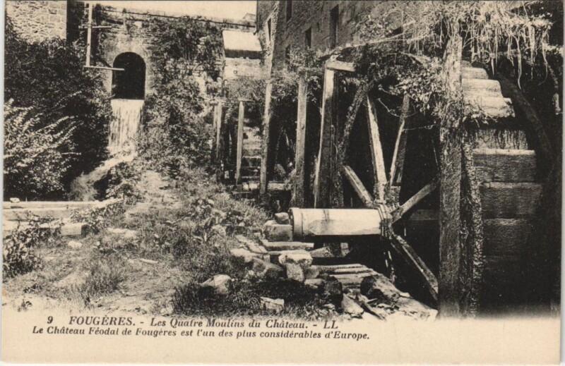 Carte postale ancienne Fougeres Les Quatre Moulins du Chateau à Fougères