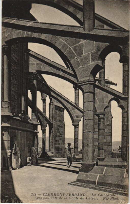 Carte postale ancienne Clermont Ferrand La Cathedrale à Clermont-Ferrand