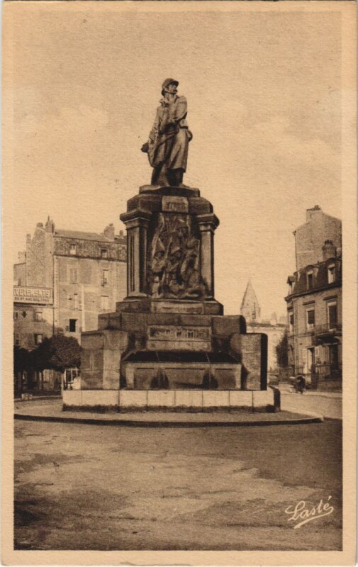 Carte postale ancienne Clermont Ferrand Monument au Combattants à Clermont-Ferrand