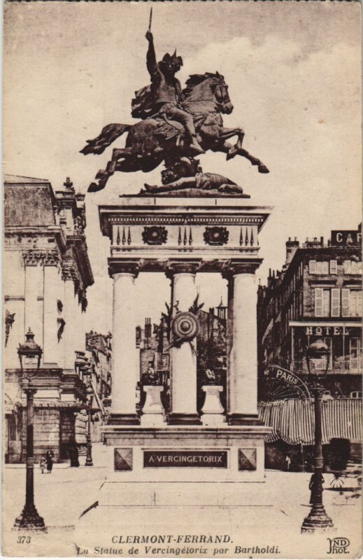 Carte postale ancienne Clermont Ferrand Statue de Vercingetorix à Clermont-Ferrand