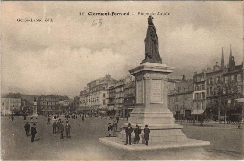 Carte postale ancienne Clermont Ferrand Place de Jaude à Clermont-Ferrand