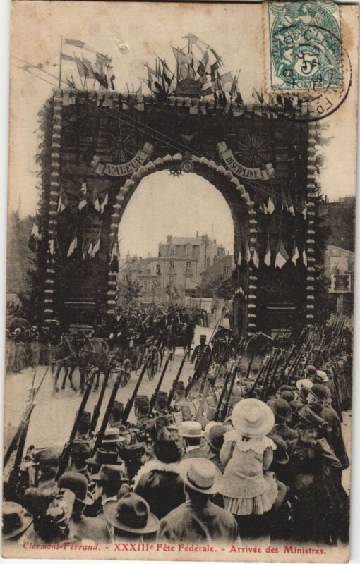 Carte postale ancienne Clermont Ferrand Arrivee des Ministres à Clermont-Ferrand