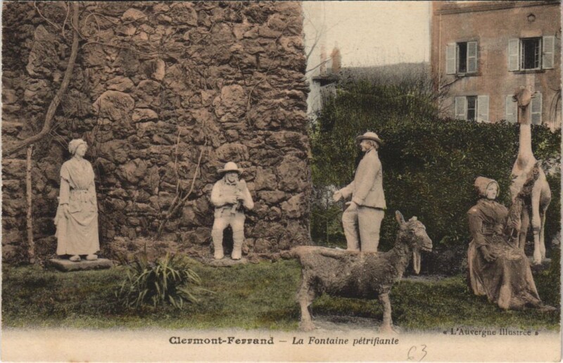Carte postale ancienne Clermont Ferrand Fontaine Petrifiante à Clermont-Ferrand