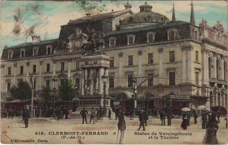 Carte postale ancienne Clermont Ferrand Statue de Vercingetorix et le Theatre à Clermont-Ferrand