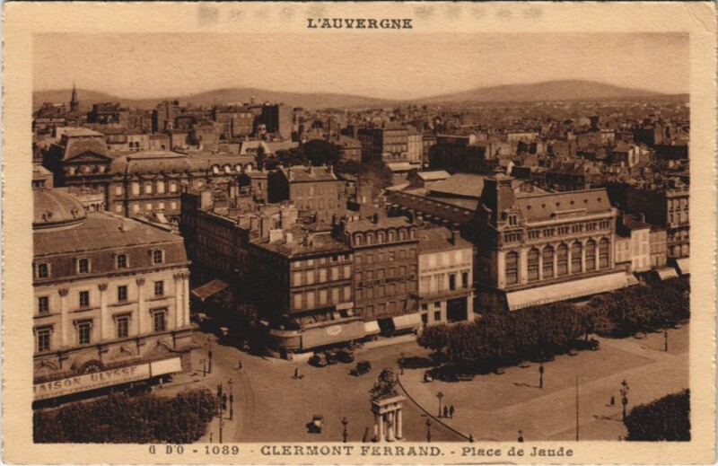Carte postale ancienne Clermont Ferrand Place de Jaude à Clermont-Ferrand