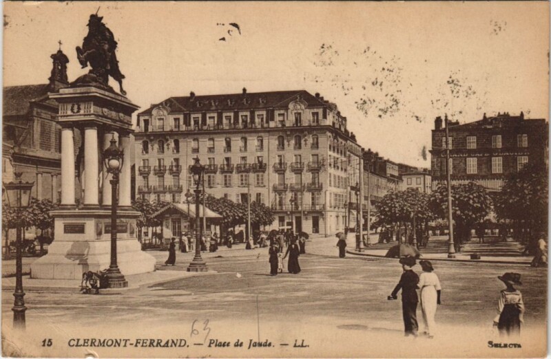 Carte postale ancienne Clermont Ferrand Place de Jaude à Clermont-Ferrand