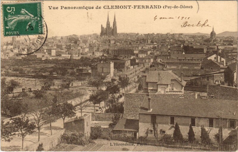 Carte postale ancienne Clermont Ferrand vue panoramique à Clermont-Ferrand