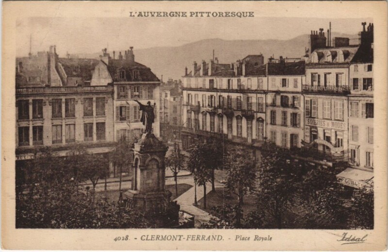 Carte postale ancienne Clermont Ferrand Place Royale à Clermont-Ferrand