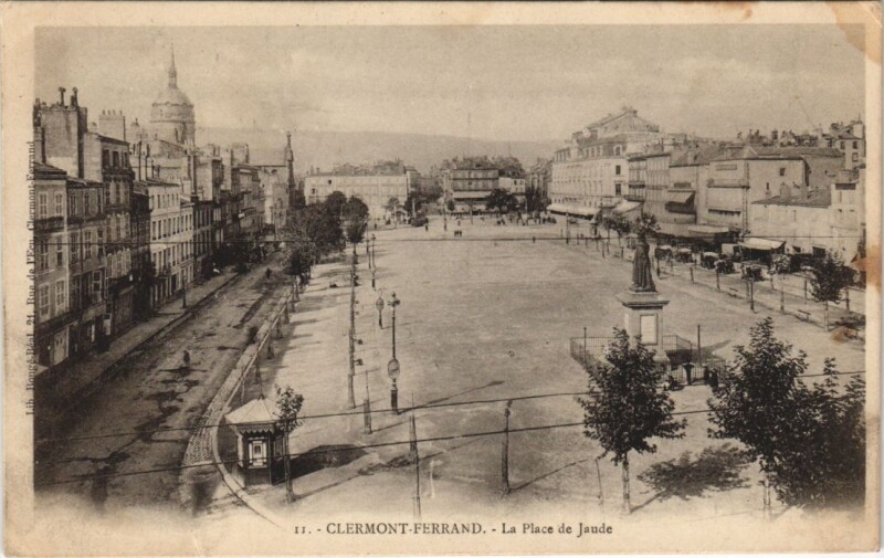 Carte postale ancienne Clermont Ferrand Place de Jaude à Clermont-Ferrand