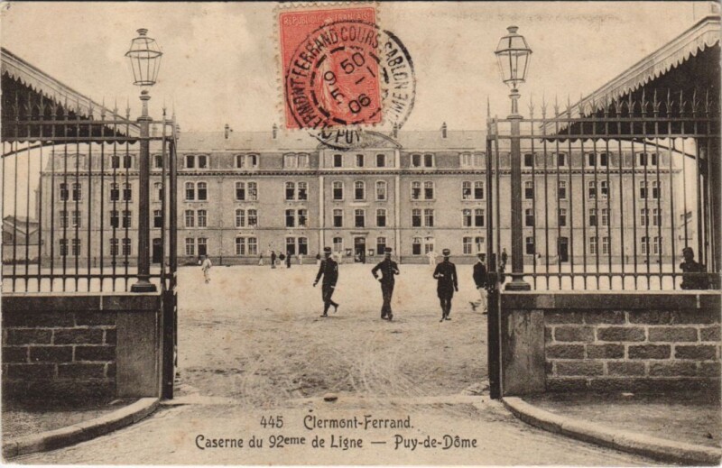 Carte postale ancienne Clermont Ferrand Caserne du 92eme de Ligne à Clermont-Ferrand
