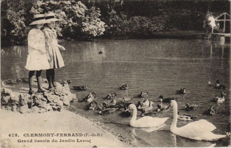 Carte postale ancienne Clermont Ferrand Grand Bassin du Jardin Lecoq à Clermont-Ferrand