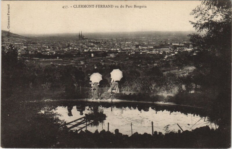 Carte postale ancienne Clermont Ferrand vu du Parc Bargoin à Clermont-Ferrand