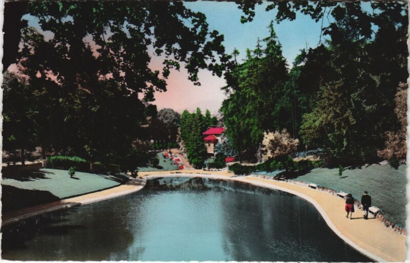 Carte postale ancienne Clermont Ferrand Bassin du Jardin Lecoq à Clermont-Ferrand