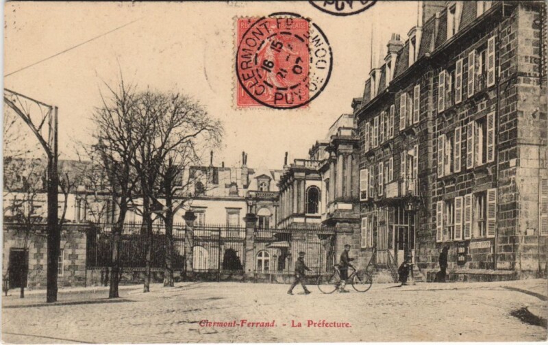 Carte postale ancienne Clermont Ferrand Le Prefecture à Clermont-Ferrand