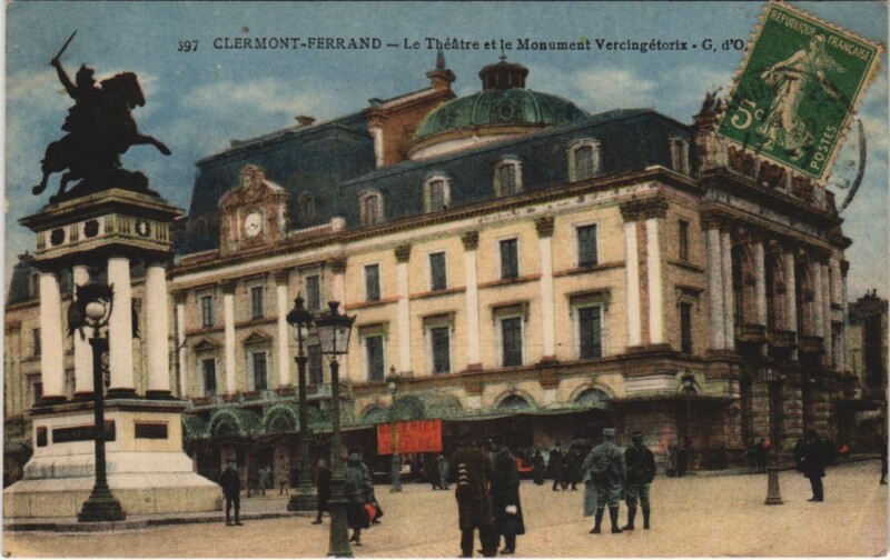 Carte postale ancienne Clermont Ferrand Le Theatre , Statue de Vercingetorix à Clermont-Ferrand