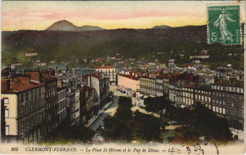 Carte postale ancienne Clermont Ferrand Place Saint-Herem à Clermont-Ferrand