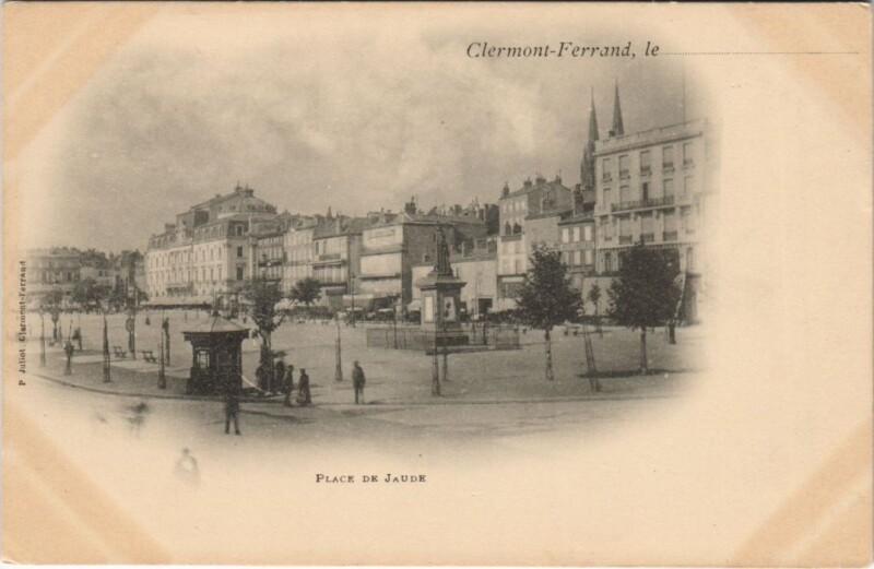 Carte postale ancienne Clermont Ferrand Place de Jaude à Clermont-Ferrand