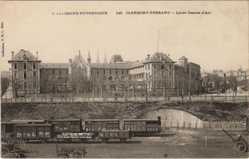 Carte postale ancienne Clermont Ferrand Lycee Jeanne d'Arc à Clermont-Ferrand